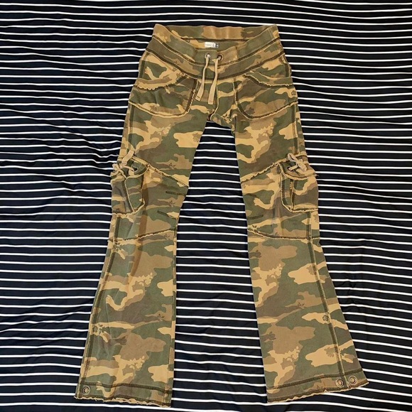 Aritzia Talula Camo Sweatpants - Women’s Size XS - Picture 2 of 2